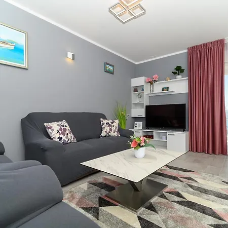 Apartment By The Sea - 18879 *