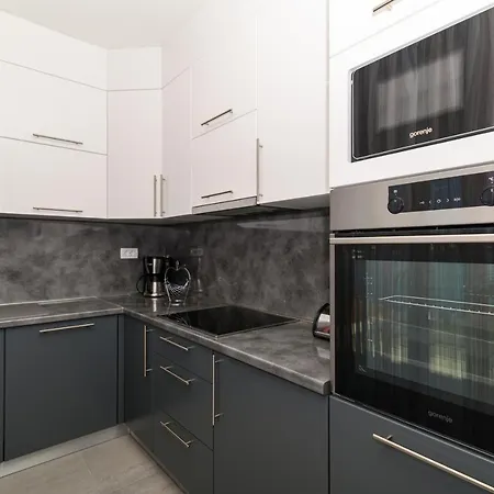 By The Sea - 18879 * Trogir