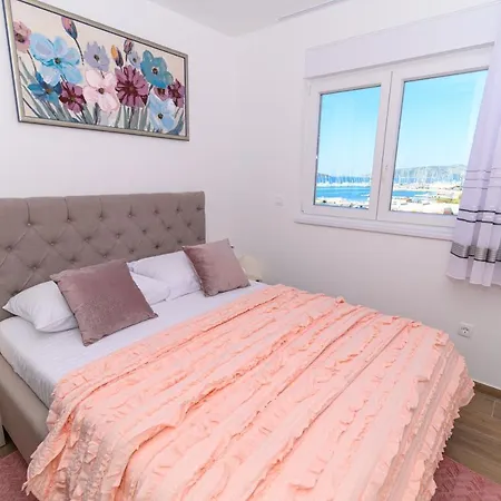 By The Sea - 18879 Apartamento Trogir