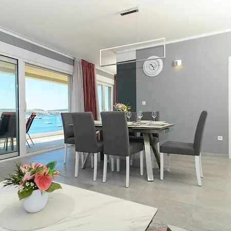 Apartamento By The Sea - 18879 Trogir