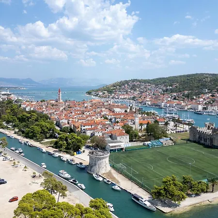 By The Sea - 18879 Trogir