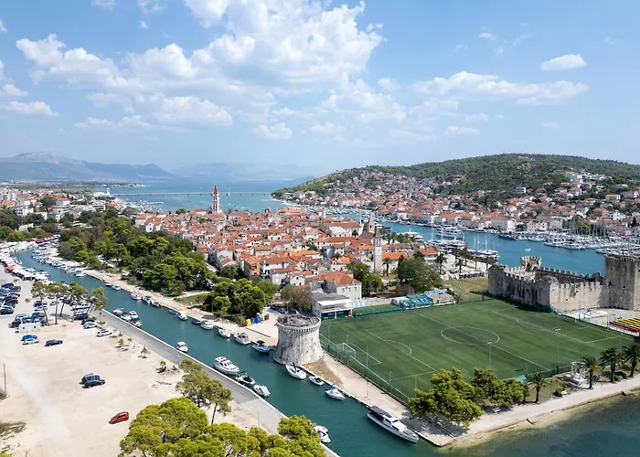 By The Sea - 18879 Trogir